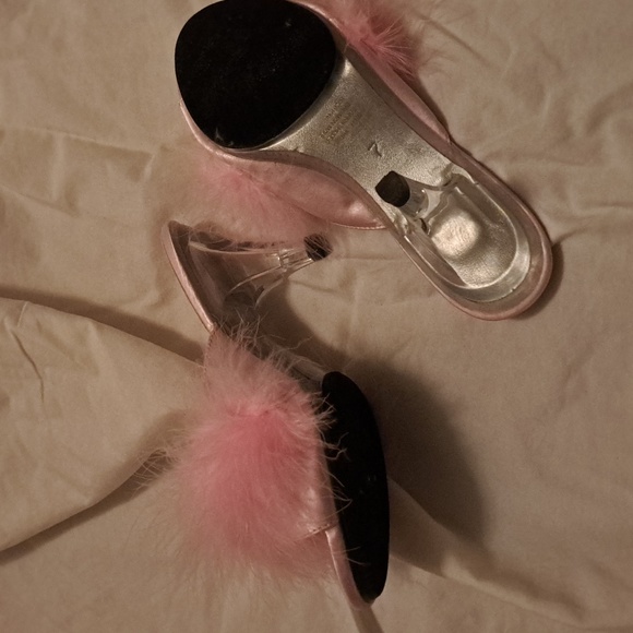 Fabulicious Size 7 Pink Heels - Picture 6 of 9
